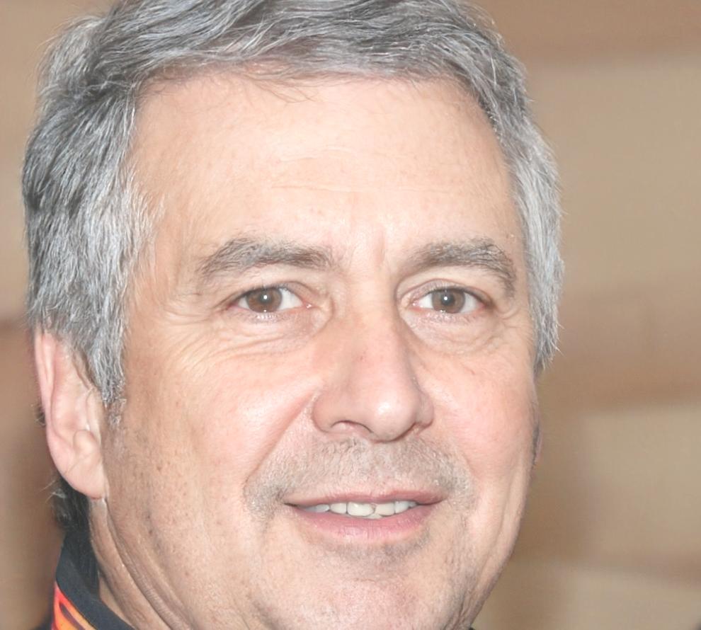 Miguel Herrera, Director Financiero de keniviralux